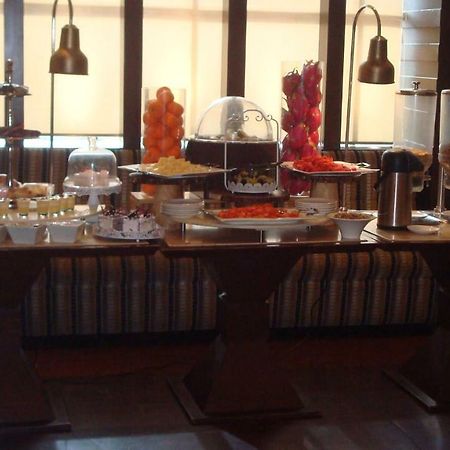 โฮเต็ล รอยัล คลิฟฟ์ Hotel กานปูร์ ภายนอก รูปภาพ