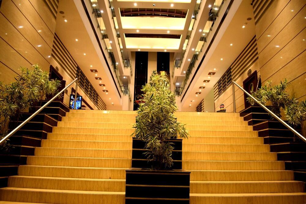 โฮเต็ล รอยัล คลิฟฟ์ Hotel กานปูร์ ภายนอก รูปภาพ