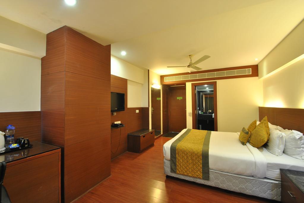 โฮเต็ล รอยัล คลิฟฟ์ Hotel กานปูร์ ภายนอก รูปภาพ