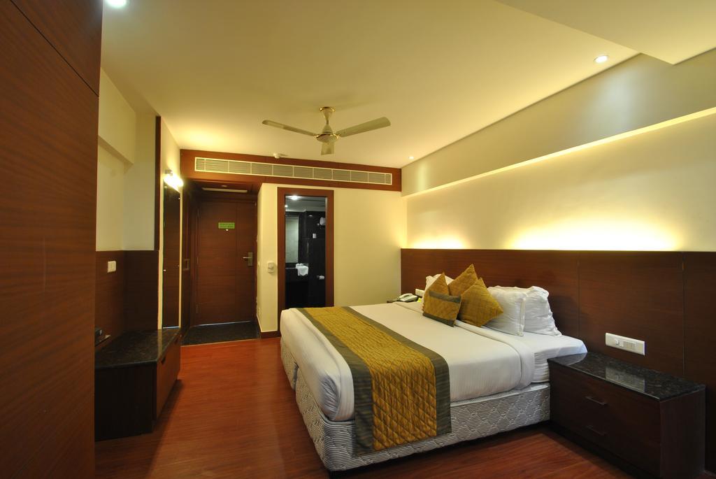 โฮเต็ล รอยัล คลิฟฟ์ Hotel กานปูร์ ภายนอก รูปภาพ