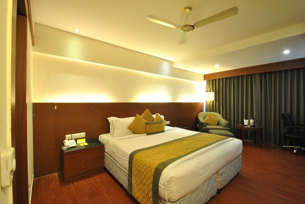 โฮเต็ล รอยัล คลิฟฟ์ Hotel กานปูร์ ภายนอก รูปภาพ