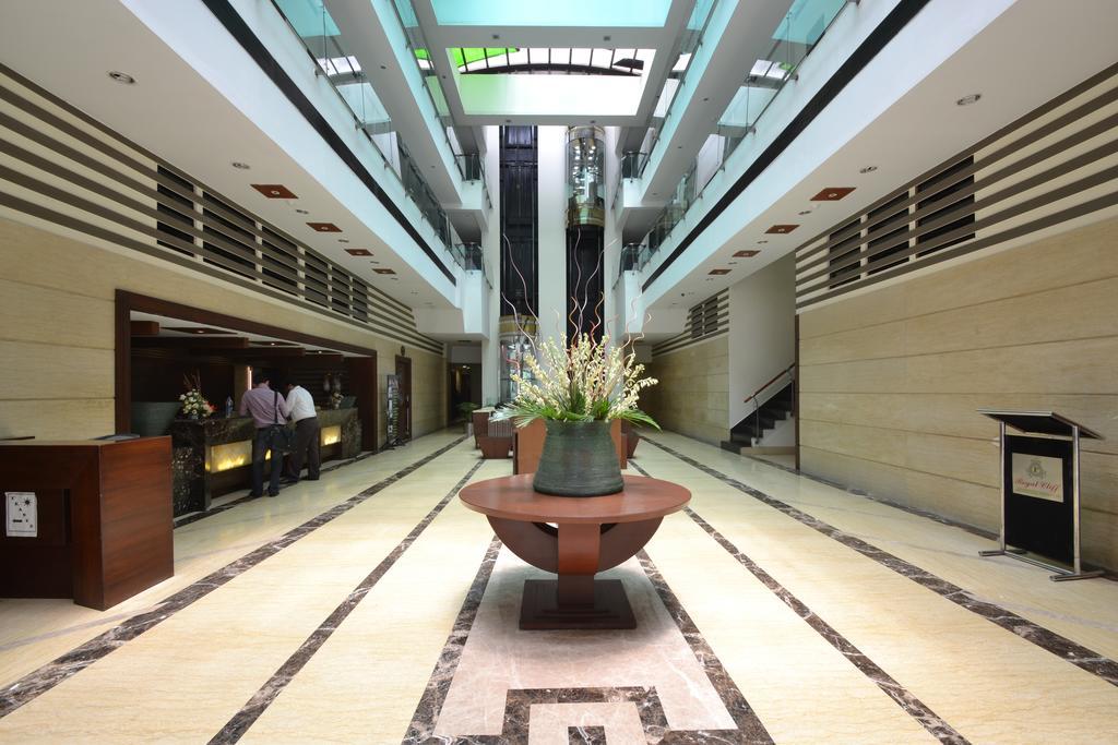 โฮเต็ล รอยัล คลิฟฟ์ Hotel กานปูร์ ภายนอก รูปภาพ