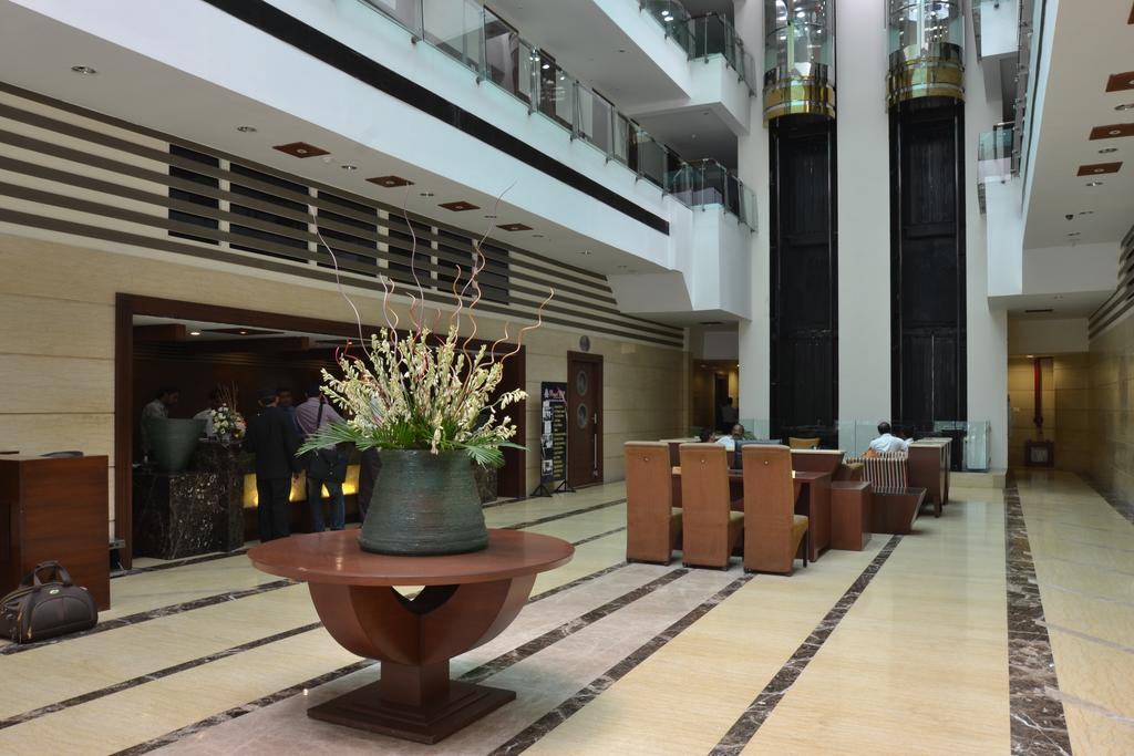 โฮเต็ล รอยัล คลิฟฟ์ Hotel กานปูร์ ภายนอก รูปภาพ