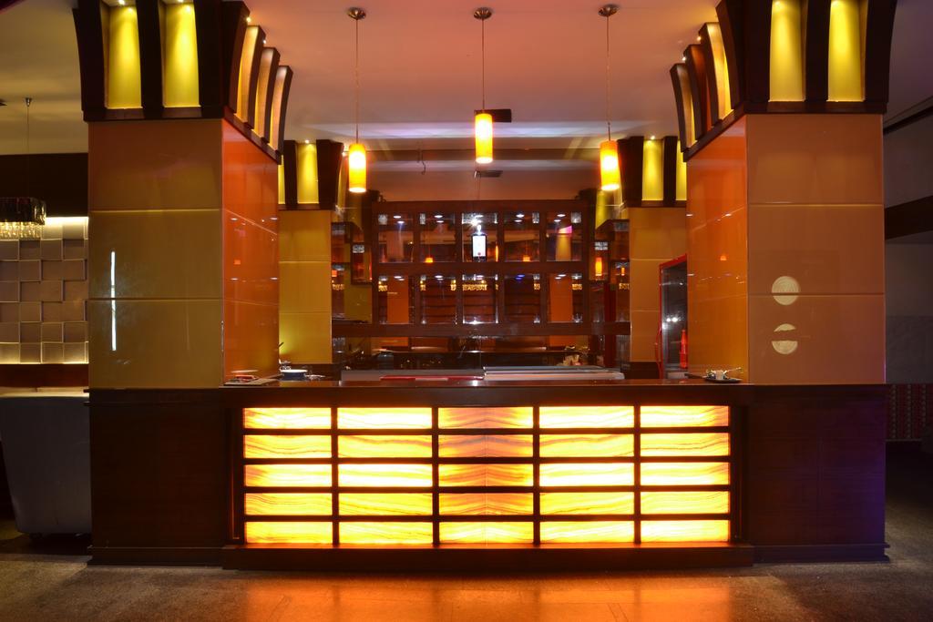 โฮเต็ล รอยัล คลิฟฟ์ Hotel กานปูร์ ภายนอก รูปภาพ