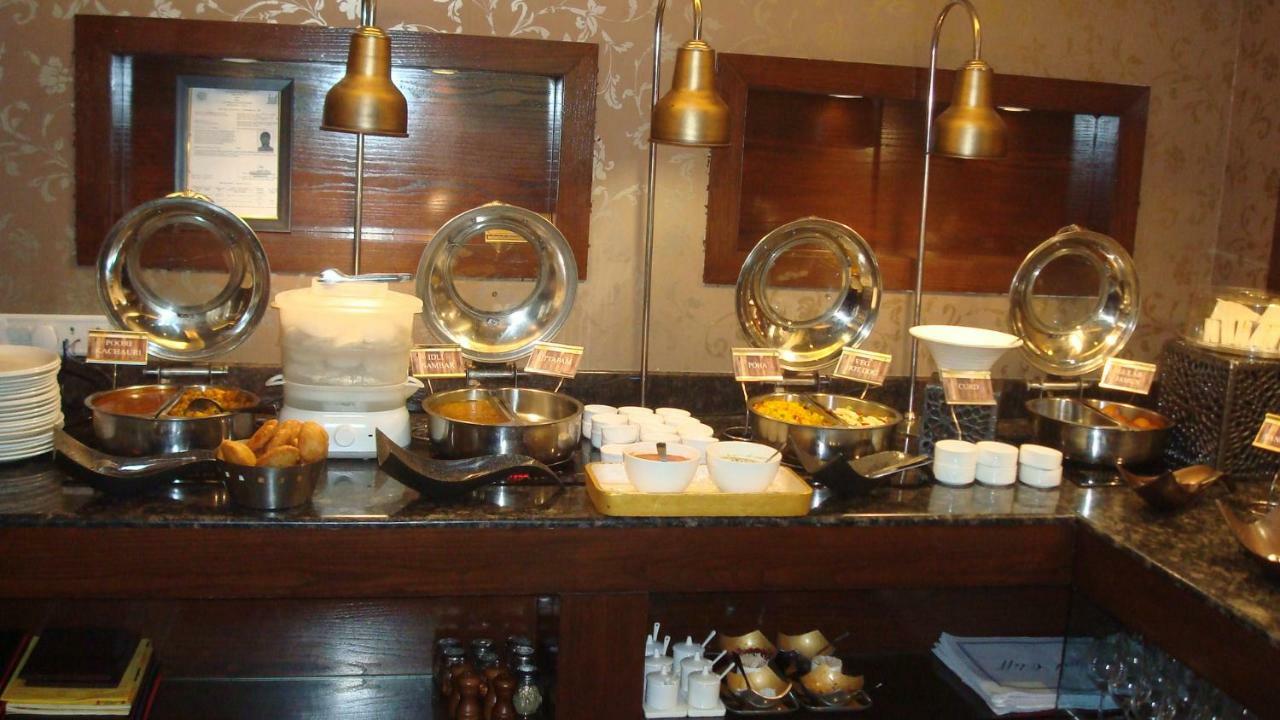 โฮเต็ล รอยัล คลิฟฟ์ Hotel กานปูร์ ภายนอก รูปภาพ