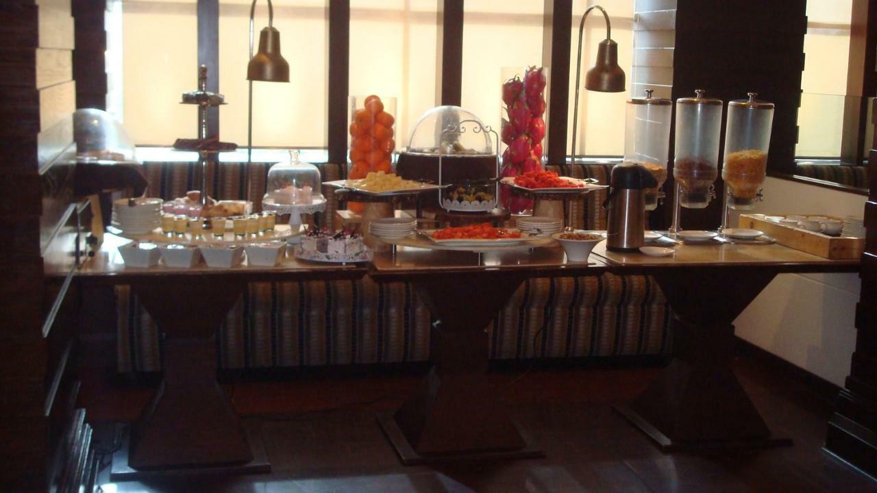 โฮเต็ล รอยัล คลิฟฟ์ Hotel กานปูร์ ภายนอก รูปภาพ