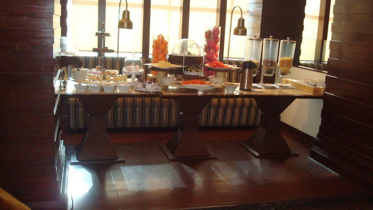 โฮเต็ล รอยัล คลิฟฟ์ Hotel กานปูร์ ภายนอก รูปภาพ